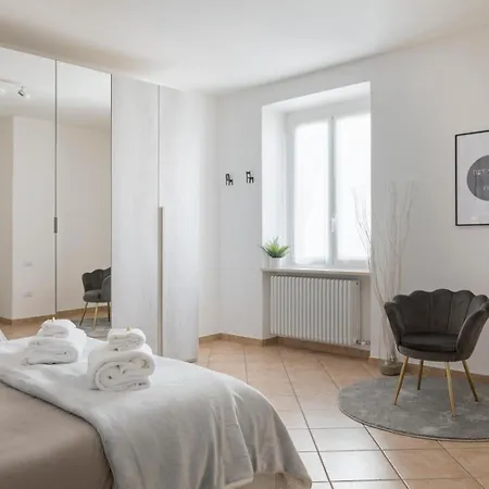 Aura-elegant In The Heart Of *