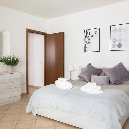 Aura-elegant In The Heart Of Apartamento