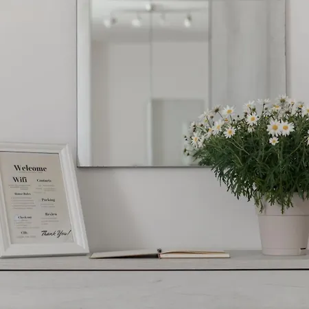 Aura-elegant In The Heart Of * Como