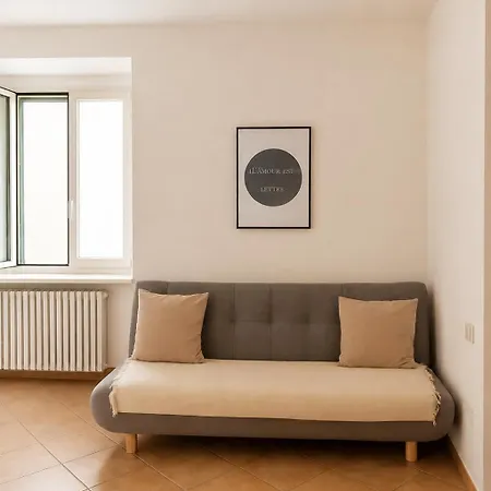 Aura-elegant In The Heart Of * Como