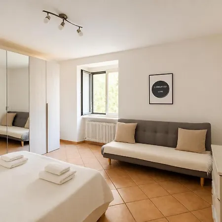 Aura-elegant In The Heart Of Apartman Como