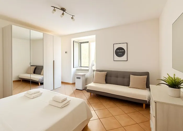 Aura-elegant In The Heart Of * Como