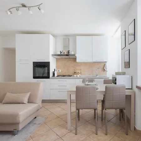 Apartman Aura-elegant In The Heart Of *