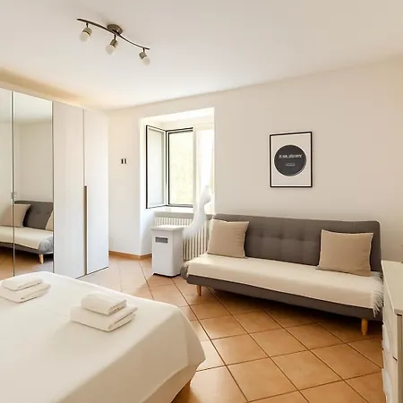 Aura-elegant In The Heart Of * Como